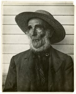 Hombre mayor con sombrero de paja, c.1905-40 de Jessie Tarbox Beals