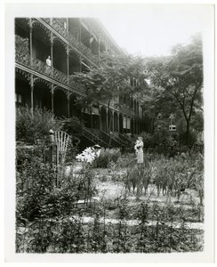 Jardines de la Casa Rhinelander, W 11th St, Greenwich Village, Nueva York, EE.UU., c.1905-38