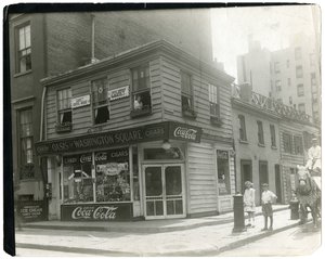 El Ático - anteriormente el Ático de Bruno - del cual Lafayette salió (!), Greenwich Village, Nueva York, EE.UU., c.1917-18 de Jessie Tarbox Beals