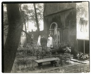 Boda en la Iglesia de San Juan, West 11 St, c.1938-39 de Jessie Tarbox Beals