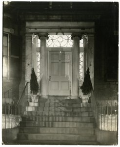 Puerta del Club de la Ciudad de la Mujer, Boston, EE.UU., c.1902-10 de Jessie Tarbox Beals