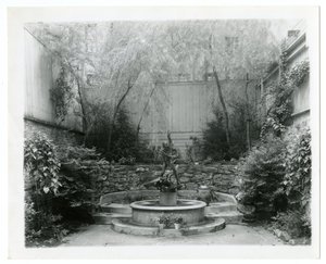 fuente del jardín, c.1905-40 de Jessie Tarbox Beals