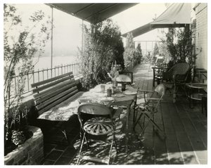 Patio con vista al río, c.1936-37