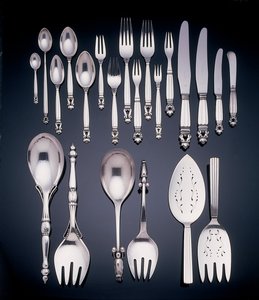 Servicio de cubiertos con patrón de bellota de Johan Rohde