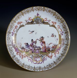 Arte alemán: Porcelana de Meissen. Chinoiserie representando personajes asiáticos bebiendo té. Platillo decorado por Johann Gregor Hoeroldt, circa 1730. París, Artes Decorativas de Johann Gregor Herold