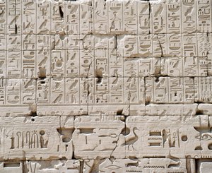 Egipto, Gobernación de Luxor, Karnak, Gran Templo de Amón, Gran Sala Hipóstila, detalle de la pared exterior de Walter Charles Mills
