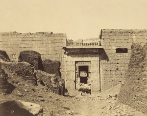 [Médinet-Habou, Palacio de Ramsés Méïamoun, entrada al segundo patio]. de John Beasley Greene