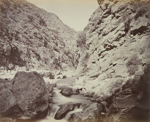 Giro brusco en el desfiladero [debajo de Ali Masjid], un tramo muy accidentado, 1879