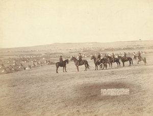 Gen. Miles y su personal viendo el campamento indio hostil más grande en EE.UU., cerca de Pine Ridge de John C. H. Grabill