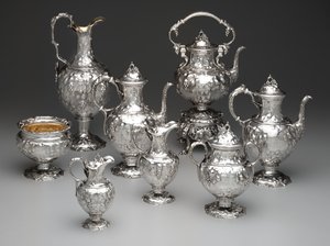 Hervidor de agua en soporte, cafetera, chocolatera, cuenco de desechos, azucarero, jarra de leche, jarra de crema y jarras, c.1851 de John Chandler Moore