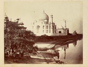 [Taj Mahal desde las orillas del río Yamuna] de John Edward Saché