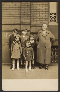 [Grupo de niños] de John Frank Keith