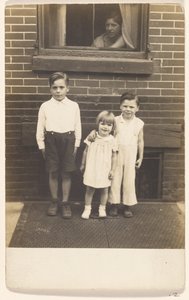 [Retrato de tres niños] de John Frank Keith