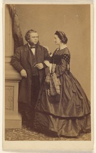[Pareja no identificada, de pie] de John Jabez Edwin Mayall