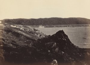 Las Regiones Árticas: No. 36. El Glaciar Visto Fluyendo o Siendo Forzado Entre las Colinas, Arando una Morrena de Tierra y Rocas, de Veinte a Treinta Pies de Altura de John L. Dunmore, and George P. Critcherson