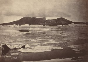 Las regiones árticas: No. 92. El Pulgar del Diablo parcialmente envuelto en niebla, con el primer hielo a la deriva del paquete, que estaba siendo empujado hacia la tierra, de la cual escapamos a través de un estrecho paso; si hubiéramos quedado atrapados, de John L. Dunmore, and George P. Critcherson