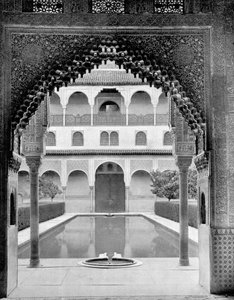 Patio de los Arrayanes, Alhambra, España, 1893 de John L. Stoddard