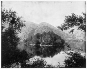 Isla de Ellen, Loch Katrine, Escocia, finales del siglo XIX de John L. Stoddard