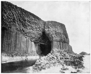 La cueva de Fingal, Escocia, finales del siglo XIX