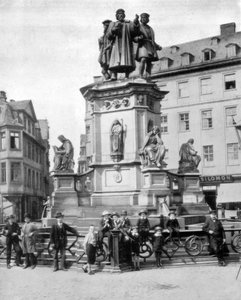 El monumento a Gutenberg, Fráncfort, Alemania, finales del siglo XIX