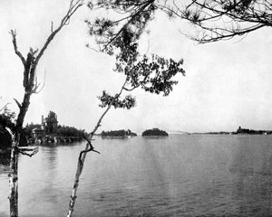 Las Mil Islas, río San Lorenzo, Canadá, 1893 de John L. Stoddard
