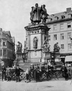 Monumento en memoria de Gutenberg (v.1397-1468) inventor alemán de la imprenta, Fráncfort