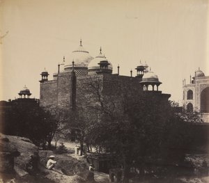 Taj Mahal, vista trasera de la casa de descanso, con figura, c. 1858-1862 de John Murray