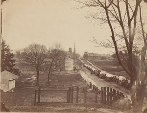 Tren de vagones del ejército entrando en Petersburg, Virginia, abril de 1865 (foto)