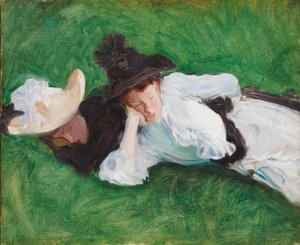 Dos chicas en un césped