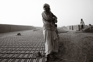 Fábricas de ladrillos en Calcuta, India, 2016 (foto) de Jon Nicholson