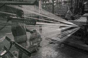 Fábrica de yute, Calcuta, India, 2017 (foto) de Jon Nicholson