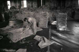 Fábrica de yute, Calcuta, India, 2017 (foto) de Jon Nicholson