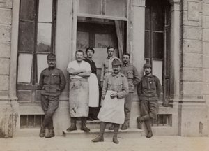 Álbum "Meine weltkriegs - Erinnerungen South-West Front (Carintia, Italia, Tirol del Sur) 31/03/1915-12/11/1918 - Josef Zohles Wien": retrato de grupo frente a de Josef Zohles