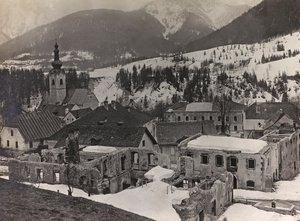 Escombros en Tarvisio (foto en b/n) de Josef Zohles