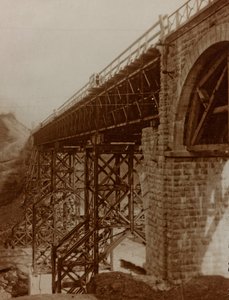 Puente reconstruido (foto en b/n) de Josef Zohles