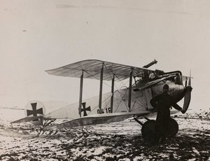 Avión austriaco (foto en b/n)