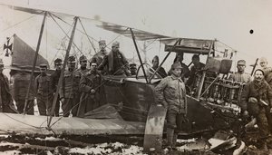 Soldados austriacos con un militar de Josef Zohles