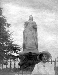 Estatua de la Reina Victoria, College Green, Bristol, siglo XX de Joseph Edgar Boehm