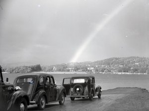 Coches aparcados en Loughrigg Tarn de Joseph Hardman