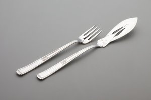 Dos piezas de cubertería "Muster Nr. 2000": 1 cuchillo de pescado de Joseph Maria Olbrich
