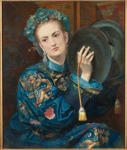 Una mujer con traje oriental