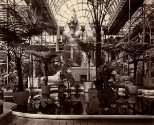 El Palacio de Cristal en Londres: interior del transepto norte, c.1870 de Joseph Paxton