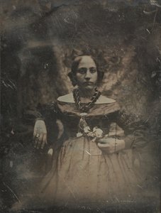 Joven mujer sosteniendo una flor, ca. 1842