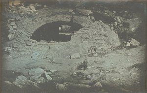 Atenas. Templo de Minerva Poliade (primeros planos) / [Apertura de cisterna al pie del Erecteión, Acrópolis, Atenas] de Philibert Joseph Girault de Prangey