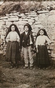 Santuario de Fátima. Lucía dos Santos y sus primos Francisco y Jacinta Marto. Nuestra Señora de Fátima. Portugal. de Joshua Benoliel