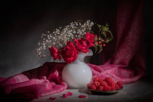 Rosas rojas y frambuesas de Joyce Guojun Ma
