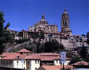 Vista de la catedral desde el sur, 1525-77 de Juan and Rodrigo Gil de Hontanon