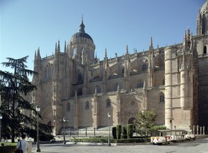 Vista matutina de la nueva catedral, la fachada noroeste, comenzada en 1512