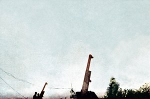 Cañones antiaéreos en acción: desde el 21 de febrero 25 aviones y un globo dragón fueron derribados por las baterías, Verdún, septiembre de 1916 de Jules Gervais Courtellemont
