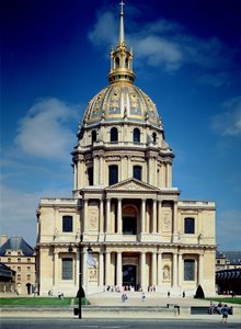 Exterior de la iglesia, comenzada en 1676 de Jules Hardouin Mansart
